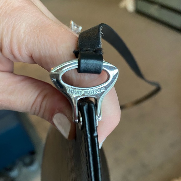 Authentic Louis Vuitton Epi Pochette with shoulder strap - Picture 10 of 13